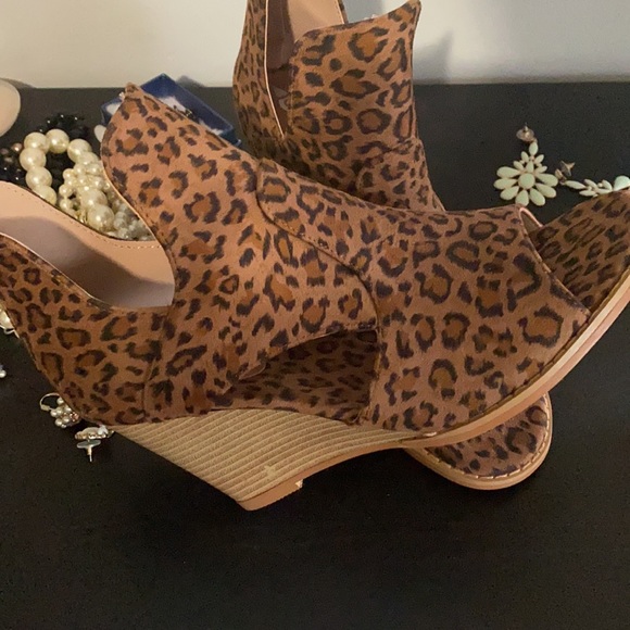 Joli cheetah print wedge - Picture 2 of 2